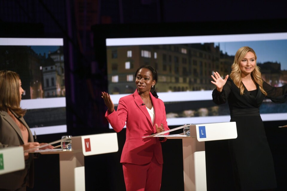 Nyamko Sabuni (L) mellan Nooshi Dadgostar (V) och Ebba Busch (KD) vid partiledardebatten i Agenda tidigare i höstas.Foto: Fredrik Sandberg / TT