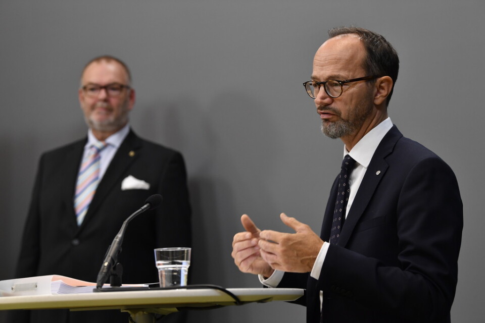 Brommautredaren Magnus Persson och infrastrukturminister Tomas Eneroth (S).