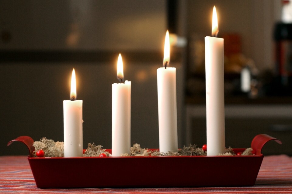 Levande ljus är en vanlig brandorsak i bostäder under jultiden. Arkivbild.