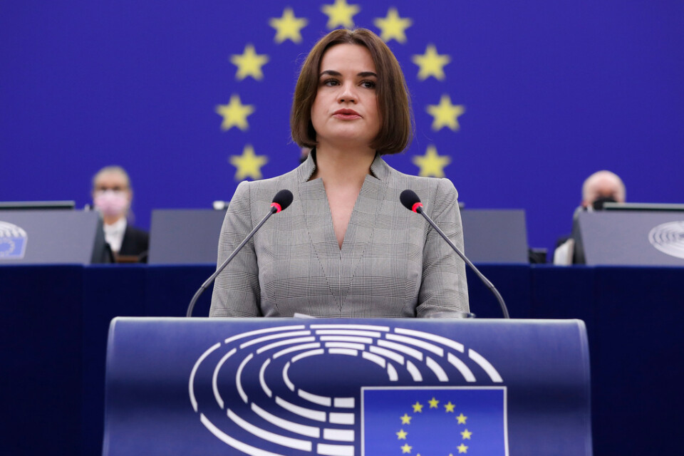 Belarusiska oppositionsledaren Svetlana Tichanovskaja under ett tal i Europaparlamentet. Nu inför EU nya sanktioner mot landet. Arkivbild.