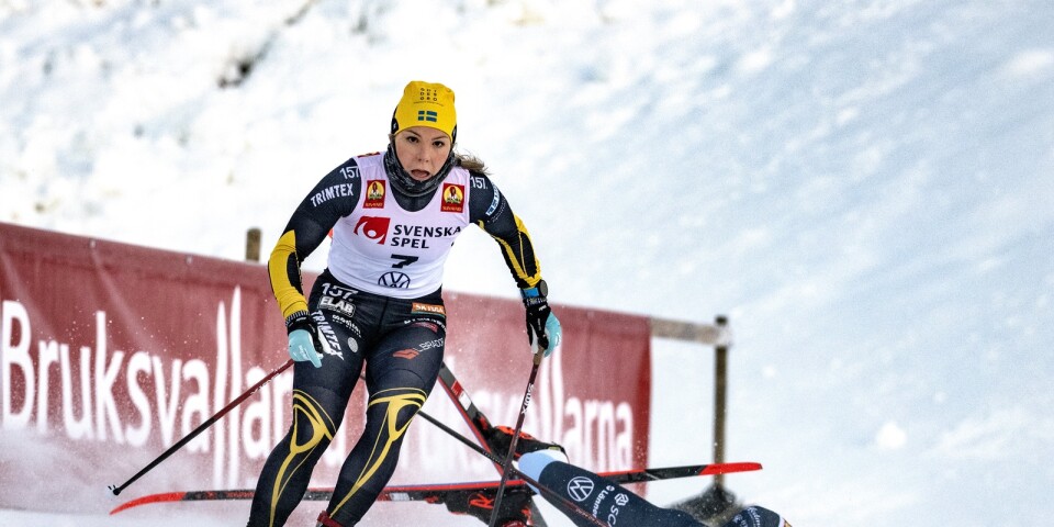 Johanna Hagström tog en pallplats när den svenska skidpremiären inleddes med klassisk sprint.