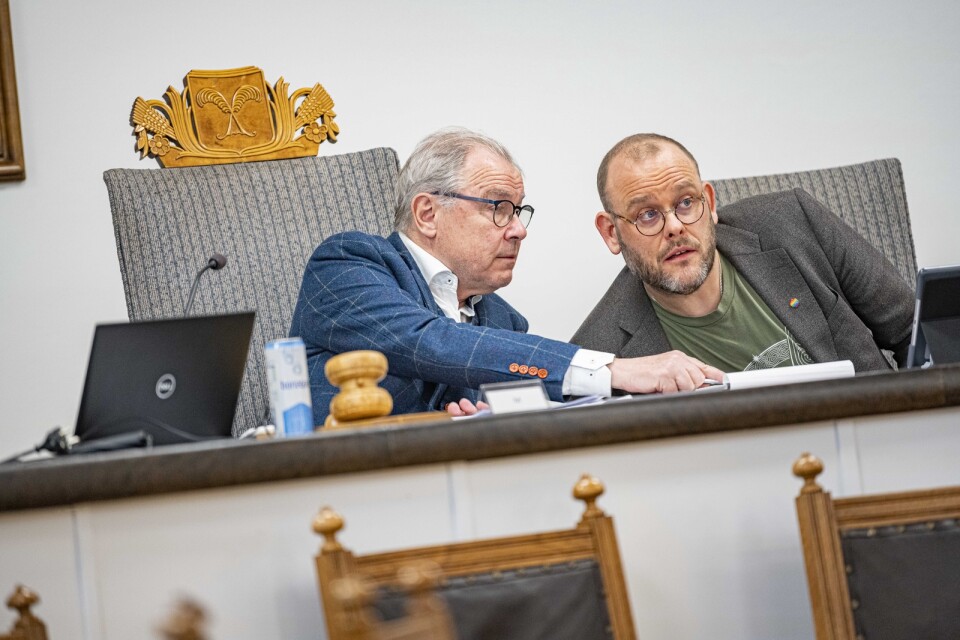 Erling Emsfors (M) och Olof Lindqvist (C) under onsdagens sammanträde i kommunfullmäktige.