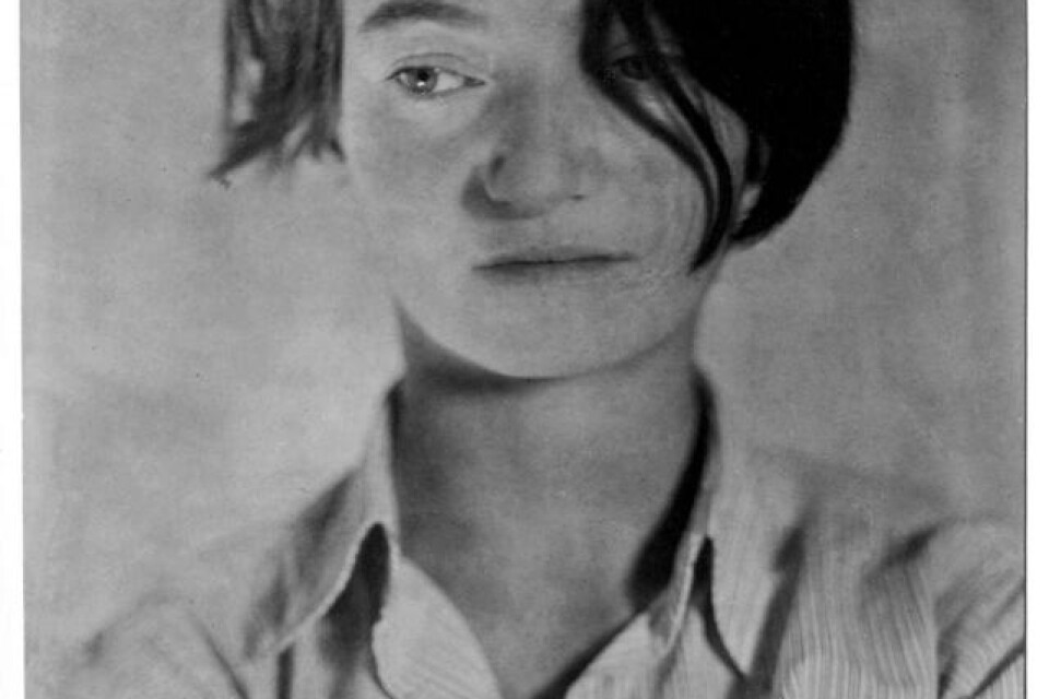 Självporträtt på den tyska fotografen Marianne Breslauer från 1929.