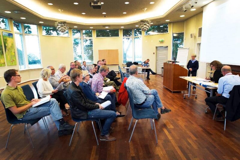 Ett tjugotal personer deltog i det offentliga mötet om vindkraftplanerna i Klamby.
