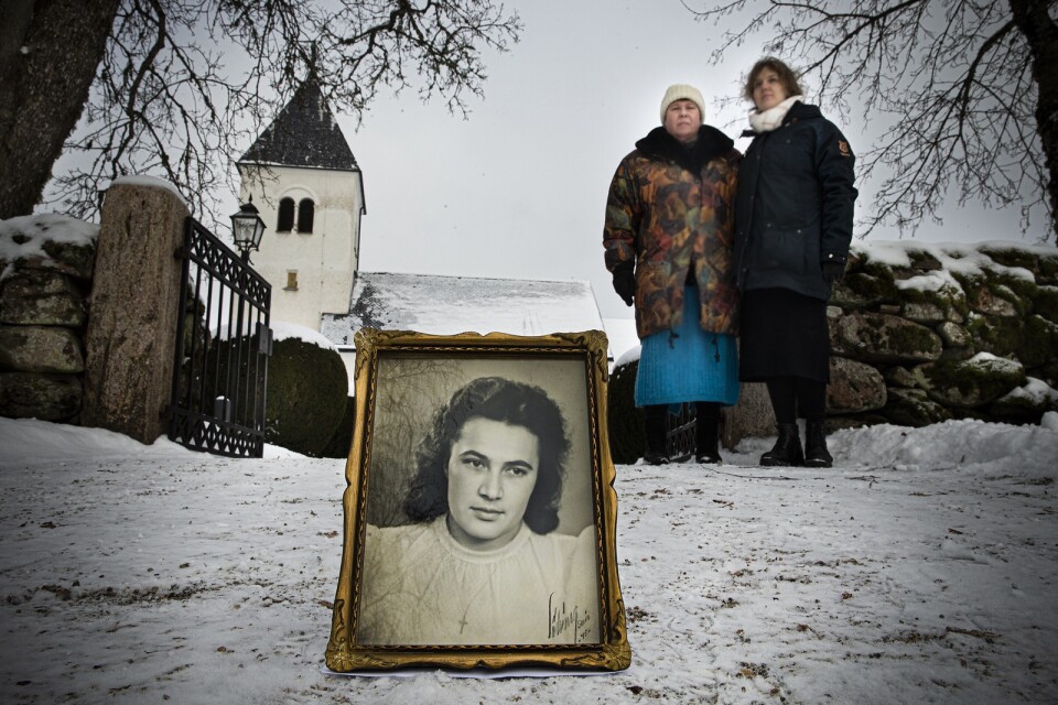 Anna-Maria Januszkiewicz från Polen tillfångatogs och sattes i koncentrationslägret Ravensbrück efter att ha varit aktiv i polska motståndsrörelsen på 40-talet. Efter kriget kom hon till Ulricehamn, där hon levde majoriteten av sitt vuxna liv.