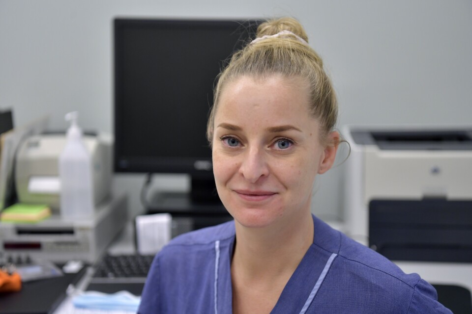 Sjuksköterskan Li Nyman på öron-näsa-hals-mottagningen på Karolinska universitetssjukhuset i Huddinge.