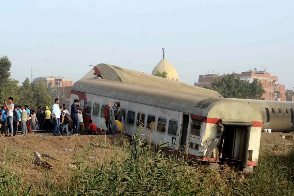 Många dödades och skadades vid en tågolycka norr om Kairo på söndagen.