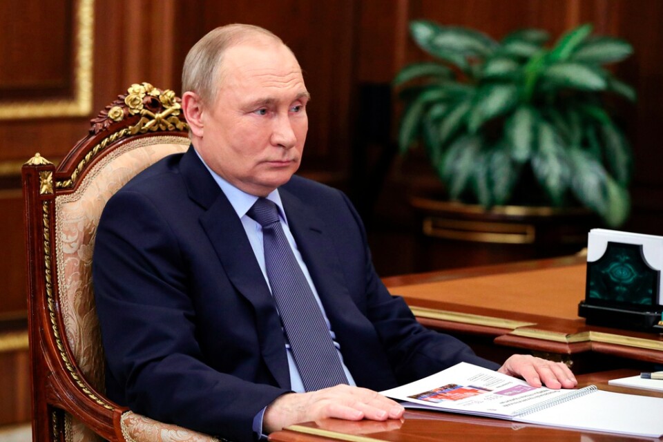 Ensam, isolerad och lite hopsjunken - vem skulle kunna nå in i Putins huvud? Arkivbild.
