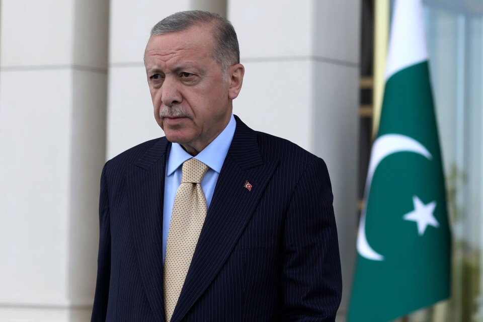 Turkiets president Recep Tayyip Erdogan ska inte få styra över Sveriges utrikespolitik och bestämma över vilka som han anser vara terrorister, skriver företrädare för Miljöpartiet i sin insändare.