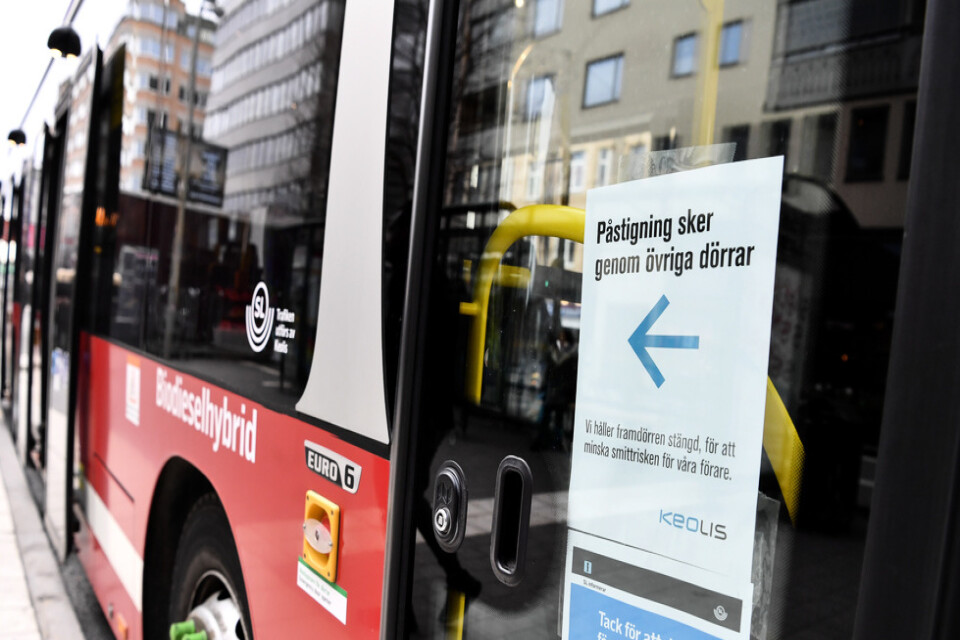 En busspassagerare i Borås gick fram till föraren och hostade. Han är nu misstänkt för ofredande. Arkivbild.