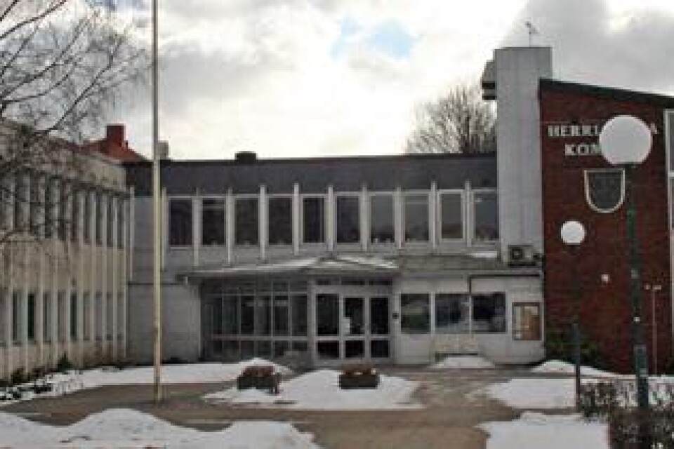 Kommunhuset i Herrljunga blev beskjutet i december.
