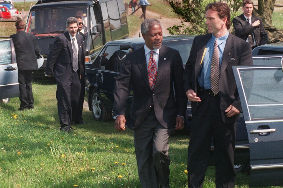 FN:s generalsekreterare Kofi Annan vid besöket Backåkra 1999.