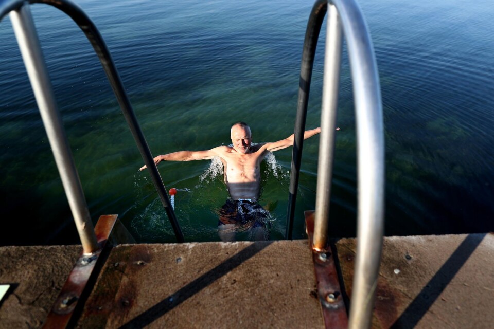 Per-Olof Nilsson är en riktig badentusiast som badar varje morgon under sommarhalvåret och sedan långt in på hösten. Han är en av alla badkorrar som rapporterar vattentemperaturen i Barometern-OT:s nya Facebookgrupp Badtemperaturer i Kalmar län.