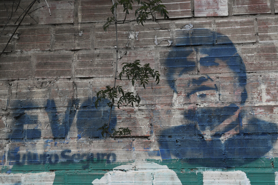Evo Morales har fortfarande stort stöd. Här har hans porträtt målats på en mur i La Paz.