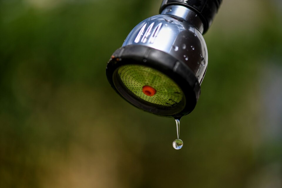 Nu är det dags att bli mer sparsam med vattnet på flera orter i Blekinge.