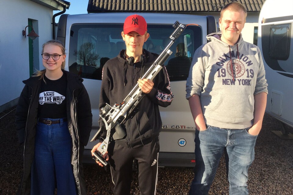 Maja Andersson, 15 år, Anton Brunnberg 15 år och Felix Leufvenius, 19 år, var alla med i SM i luftgevärsskytte för första gången. Foto: Privat.