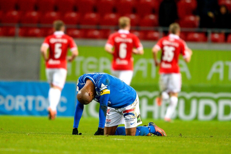 Salif Camara Jönsson deppar efter förlusten på Guldfågeln Arena.