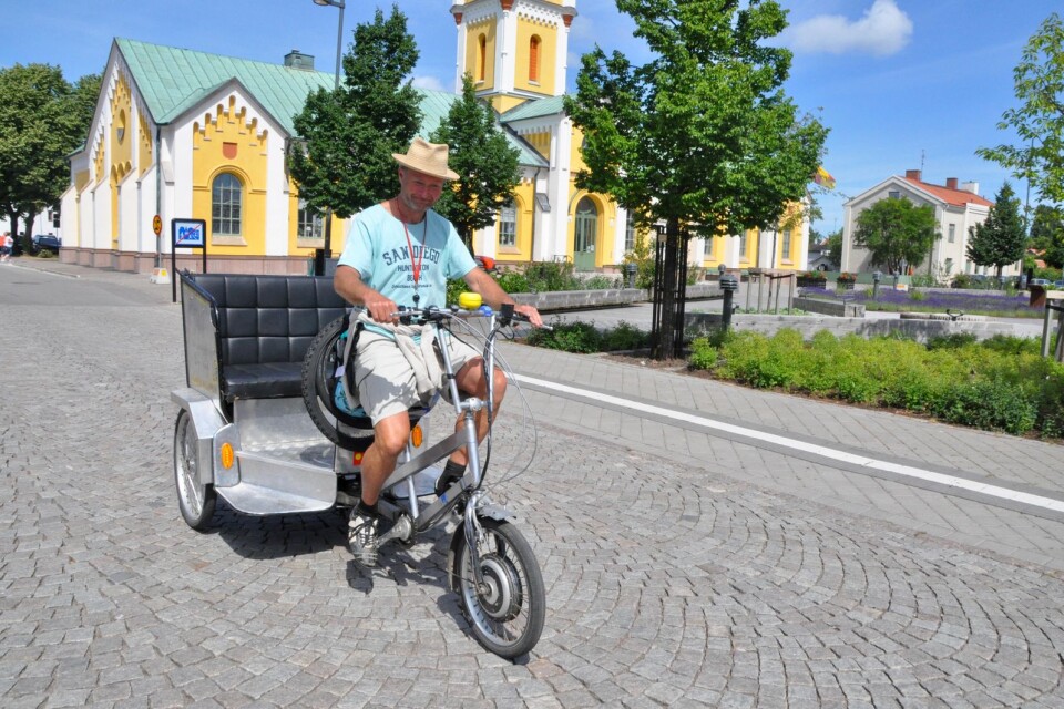 Carl Wachtmeister med sin cykeltaxi.