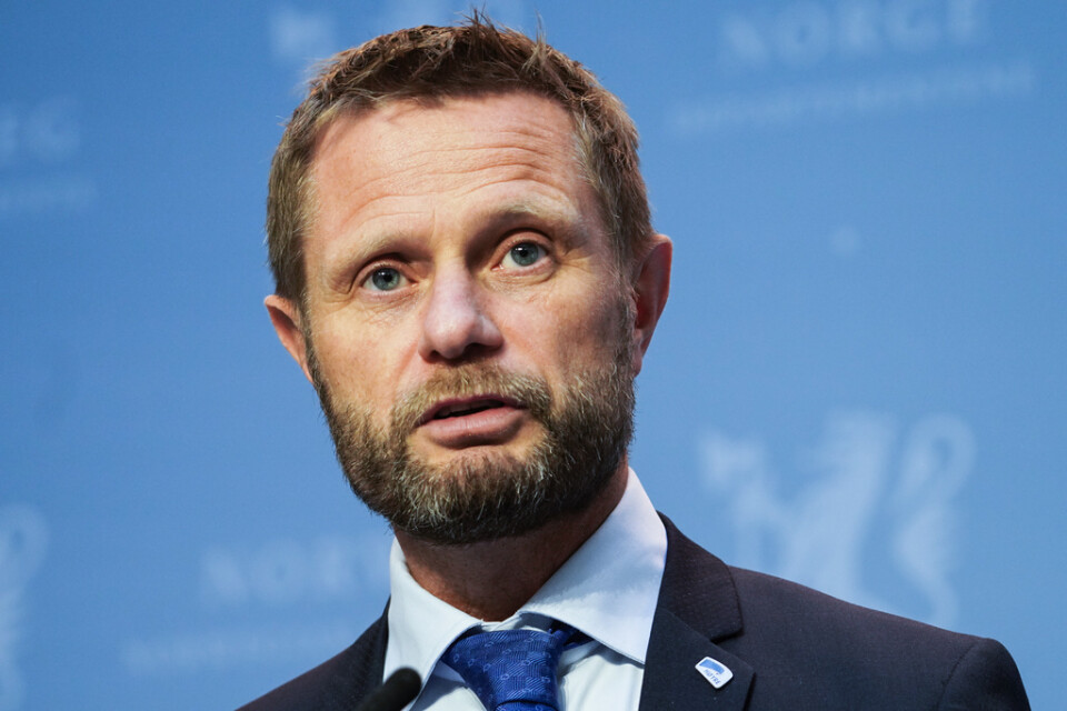 Norges hälsominister Bent Høie (H) uppmanar norrmännen att vara fortsatt covidmedvetna.