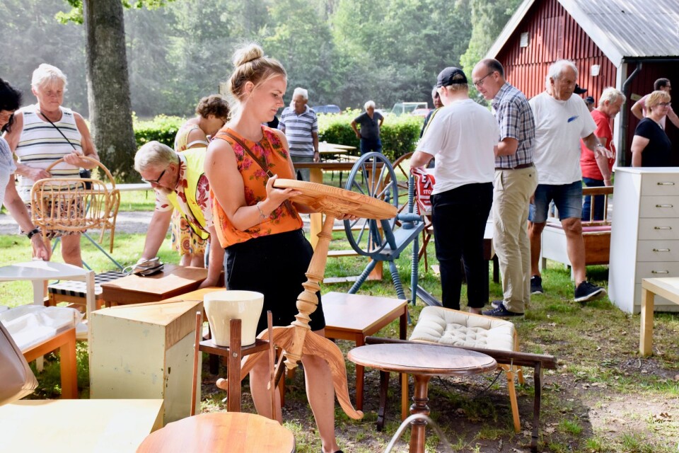 Omkring 700-1000 besökare tar sig till loppmarknaden i Gränum varje år.