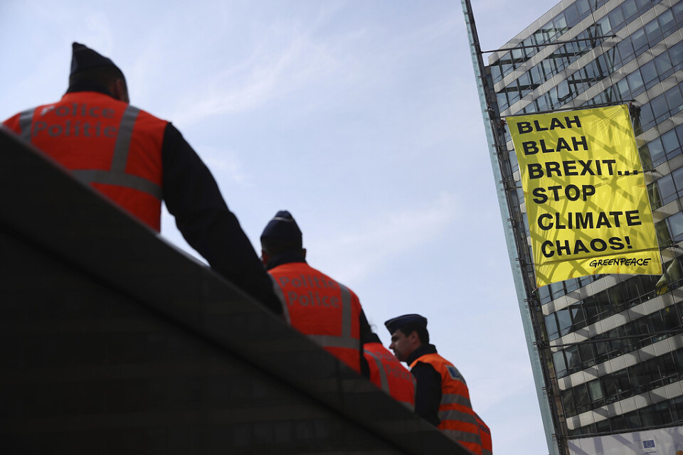Miljöprotester utanför en EU-byggnad i Bryssel i april.