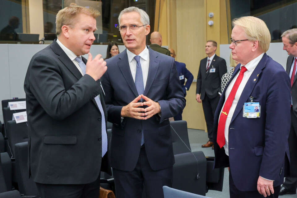 Natos generalsekreterare Jens Stoltenberg tillsammans med Finlands försvarsminister Antti Kaikkonen och Sveriges Peter Hultqvist vid ett möte för kontaktgruppen för Ukrainas försvar i onsdags.