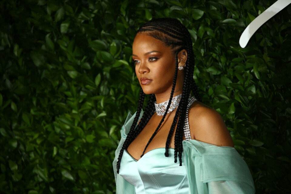 Rihanna jobbar på ny musik.