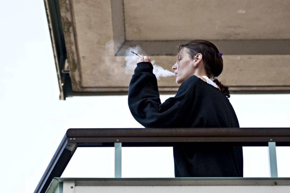 Nej till balkongrökning. Rökstopp på balkonger är på den politiska agendan. ?Jag välkomnar ett förbud?, säger Tommy Svensson, regionchef i Blekinge för Fastighetsägarna syd.