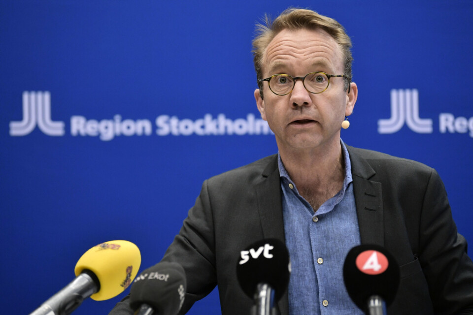 Björn Eriksson, hälso- och sjukvårdsdirektör i Region Stockholm påpekar att även om regionen lämnar stabsläget så är det inte en signal om att återgå till normalt beteende. Arkivbild.