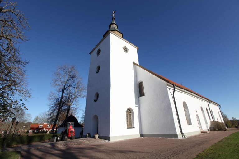 Större enheter krymper Svenska kyrkan
