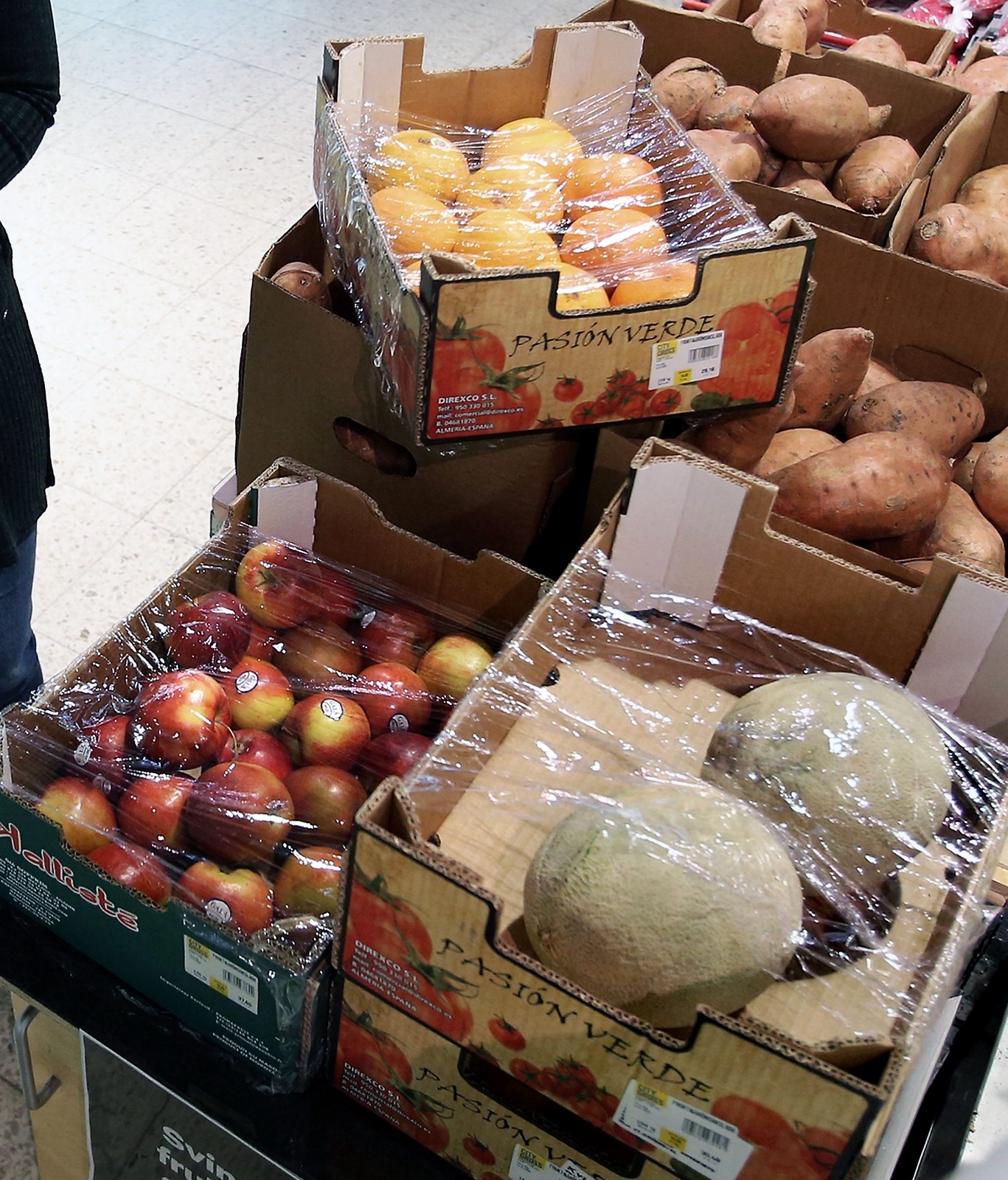 Frukt och grönt som har fläckar och skador säljs till ett betydligt billigare kilopris. Foto: Stefan Sandström