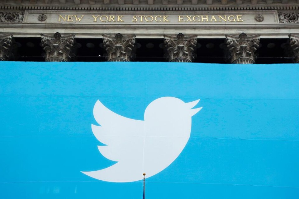 Twitter redovisade kraftigt ökade intäkter i sin delårsrapport. Intäkterna steg med 61 procent till 502,4 miljoner dollar, jämfört med samma period förra året. Det är bättre än bedömare förväntat. Bolagets nettoförlust krympte till 136,7 miljoner dollar