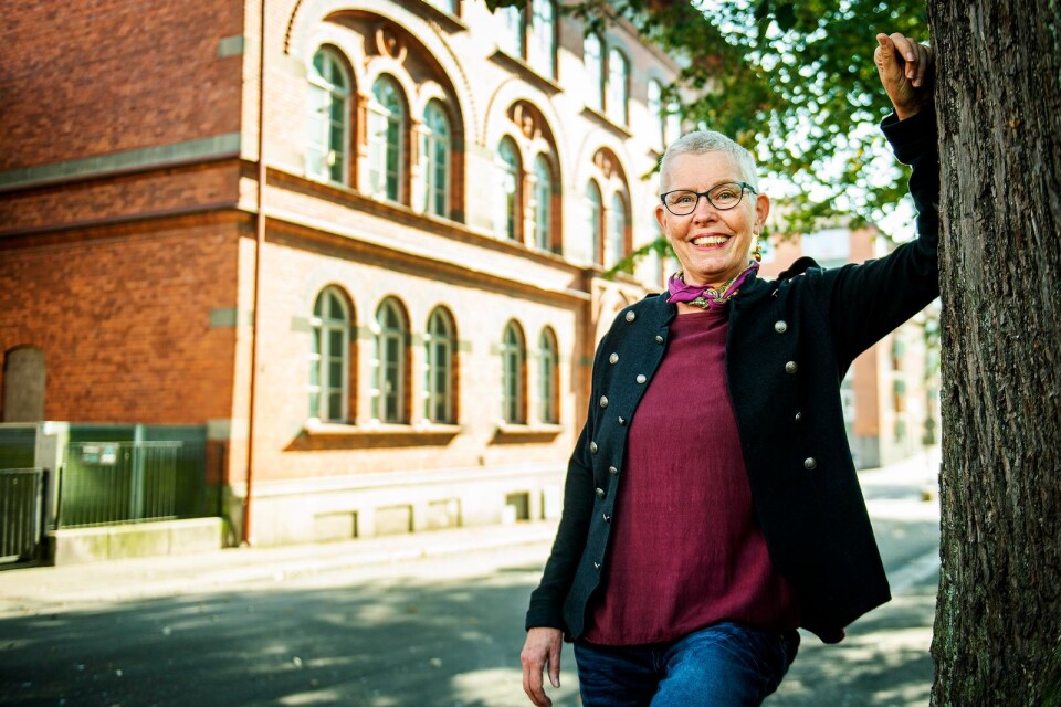 Katarina Olsson vid Rosenfeldtskolan i Karlskrona, tidigare stadens högre läroverk för flickor där många av lärarinnorna kämpade för den kvinnliga rösträtten. Här höll också lokalföreningen sitt första sammanträde år 1904.