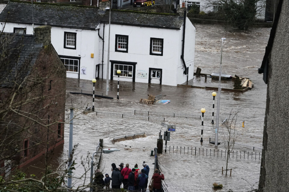 Översvämmade gator i Appleby-in-Westmorland i grevskapet Cumbria i England. Ovädret Ciara fortsätter österut.