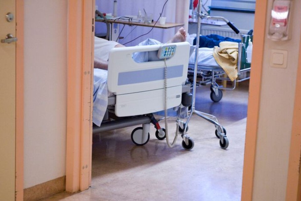 ”Sjukhus utan vårdplatser och mindre vårdpersonal är inte värt namnet. De flesta märker väl hur angeläget det är i vården med tillgång på människor enligt närhetsprincipen”, skriver Per Gustafsson.
