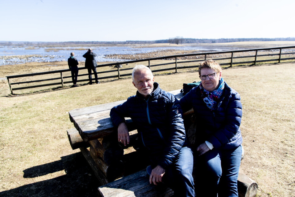 Gunnel och Kjell Eriksson från Gullspång var bland de relativt få besökarna vid Hornborgasjön på måndagen.