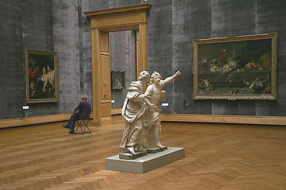 Konstmuseet i Antwerpen. Till höger Alfred Stevens målning av Maria Magdalena och Jean Fouquets målning "Madonna och barn". (Bilderna på konstverken är något beskurna) Bilder: Tomas Polvall