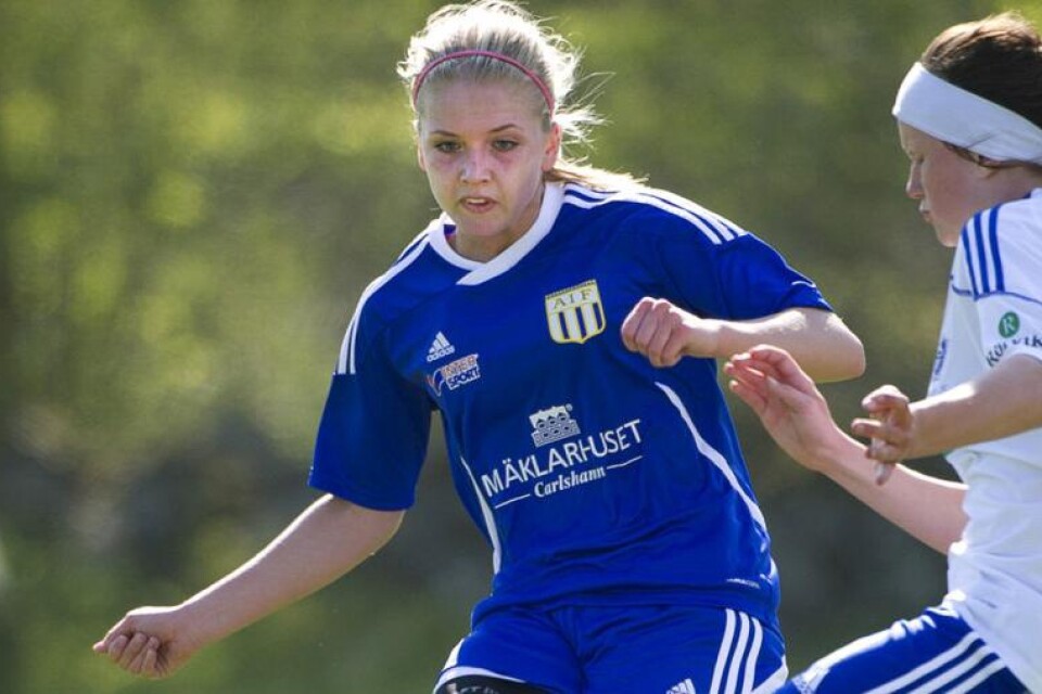 Maja Ericsson tvåmålskytt för Asarum i segermatchen mot Höllviken.