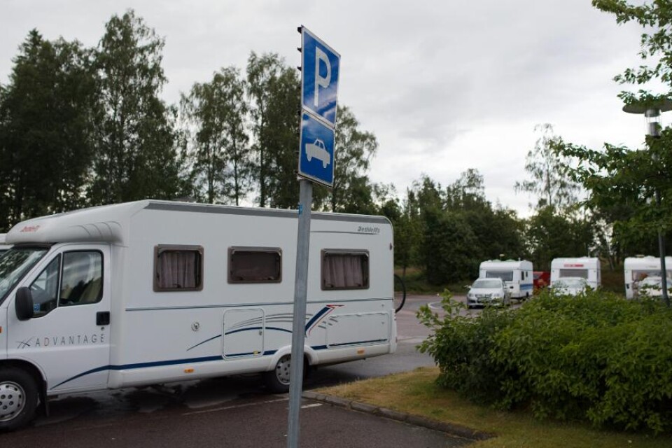 Någon gång under natten slog tjuvarna till. Familjen låg och sov i sin husbil i Håby, strax norr om Munkedal, när dörren på passagerarsidan blev uppdyrkad och familjen enligt uppgifter blev av med pass och nycklar. Nu varnar polisen för ökad risk för in