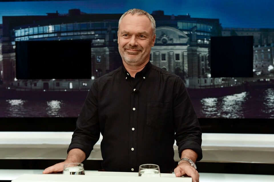 Jan Björklund iklädd sin berömda skjorta.
