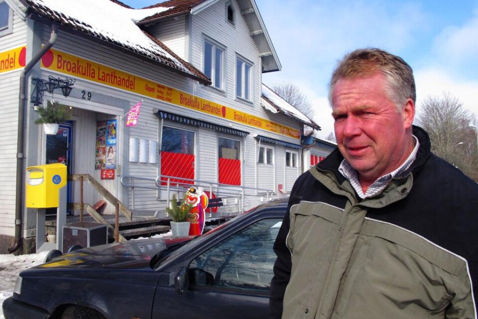 Jan-Erik Jansson ser till att Broakulla lanthandel kommer igång igen under våren efter konkursen i januari.