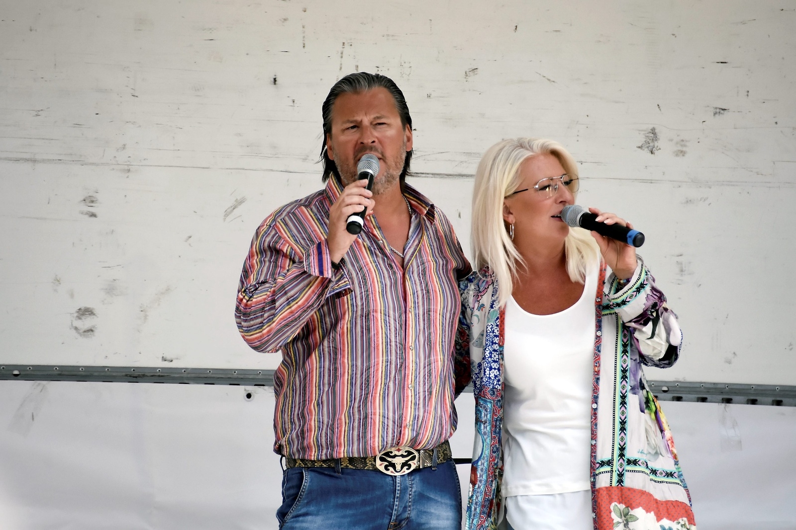 Glenn Wish och Helene Persson höll i musikquizen. Foto: Helén Fingalsson