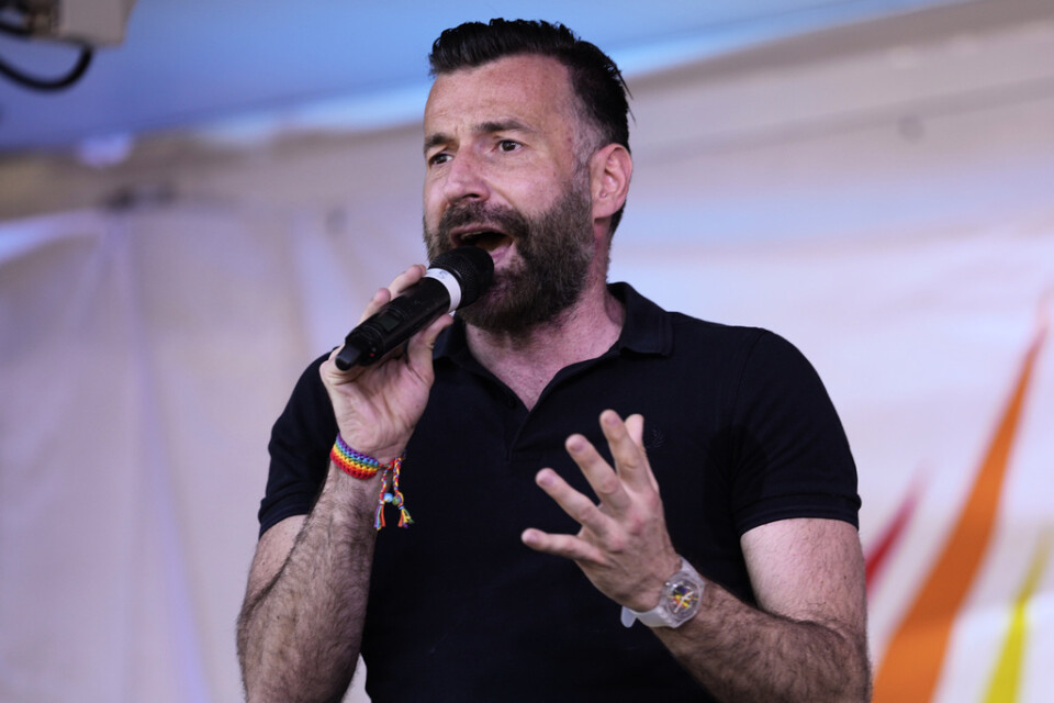 Alessandro Zan håller tal under Pride-festivalen i Milano i juni.