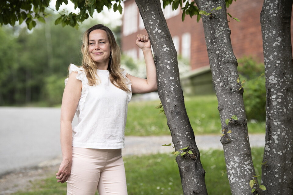 Maria Lindberg är trots sin rädsla fast besluten om att ta vaccinet, men hon behöver mycket hjälp på traven.