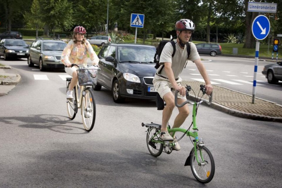Anders Rapp tycker att fler borde ta cykeln och nämner staden Groningen i Nederländerna, där två tredjedelar av alla resor sker med cykel.