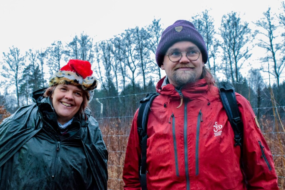 Cia Larsson och Anders Larsson jobbar som naturvägledare, i alla väder.