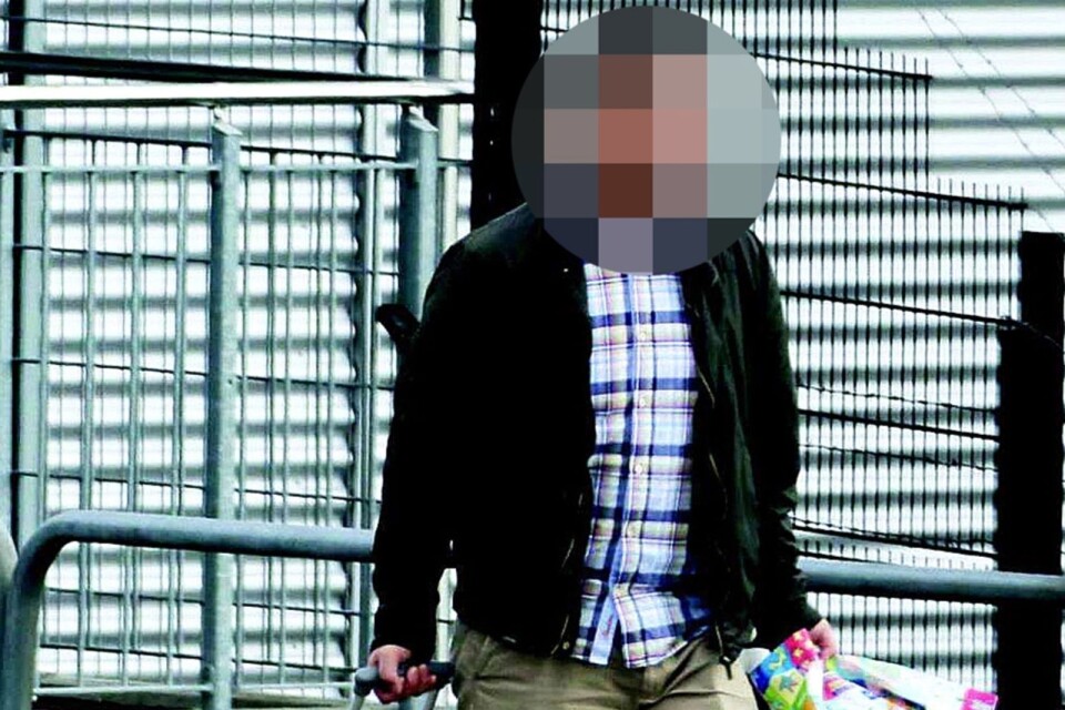 49-åringen fångad på bild vid en av resorna till Polen där han ska ha överlämnat information till kinesisk ambassadpersonal.