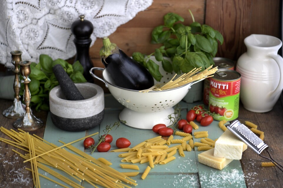 Slå till med italiensk pastaklassiker i kväll. Enkla ingredienser ger mycket smak.