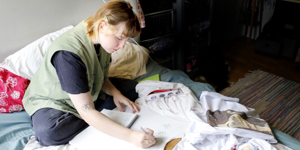 18-åriga konstnären och designern Siri har kläder som sin målarduk