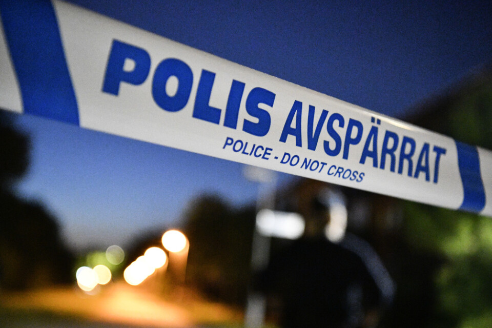 En man misstänks ha knivhuggit en anhörig i övre tonåren i Nacka kommun, öster om Stockholm. Arkivbild.